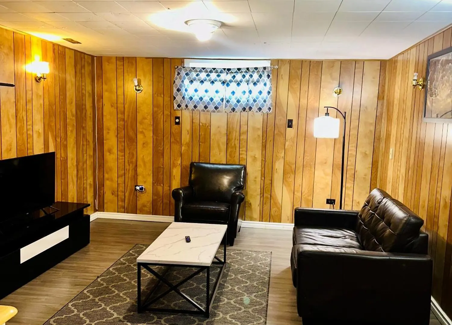 Sten Stay Edmonton Guest house